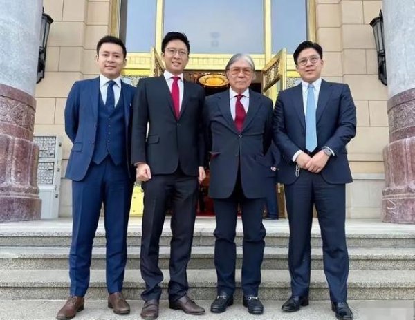 加配网 霍启仁36岁秘密完婚泰国千金，霍震霆喜笑颜开，南风背景不简单