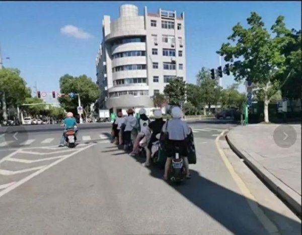 今裕堂 烈日当头，街头又出现这一幕！交警：违法且危险